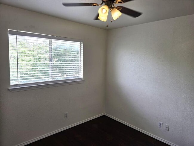 Building Photo - 1600 Hollow Tree Blvd