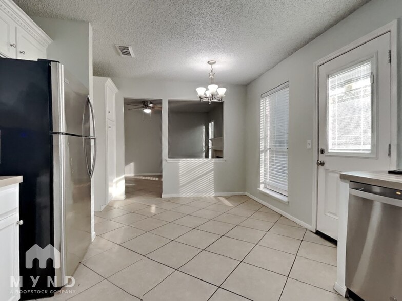 Building Photo - 18163 Holly Green Dr