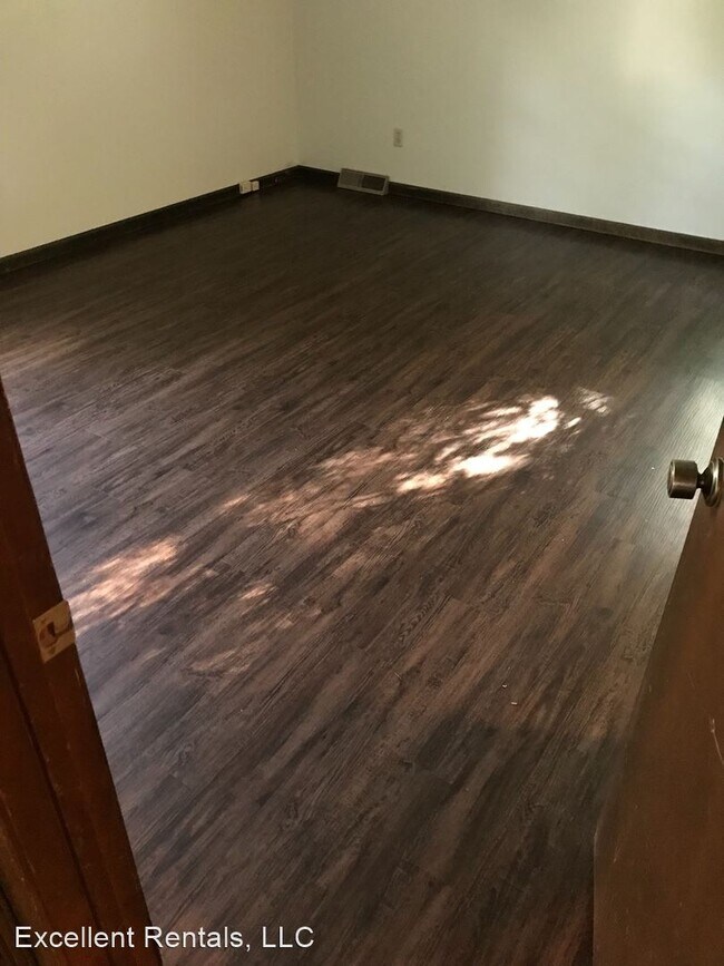 Building Photo - 4 br, 2 bath House - 503 NE Country Lane