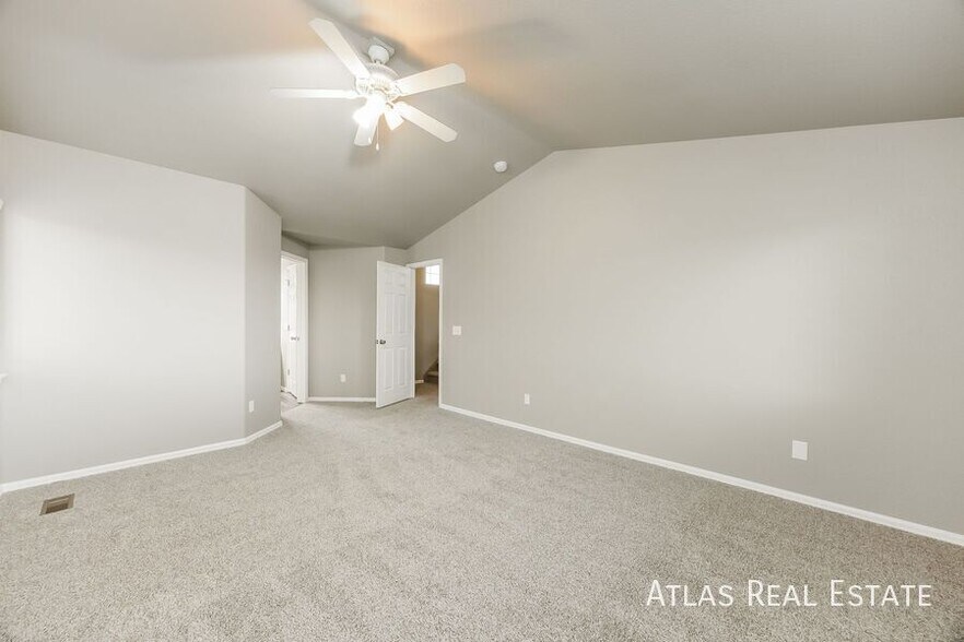 Building Photo - 5566 Vermillion Bluffs Dr