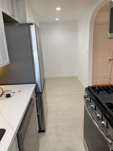 Building Photo - 1260 N Detroit St