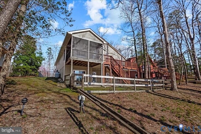 Building Photo - 686 Lake Caroline Dr