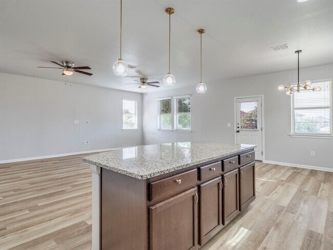 Building Photo - 424 Wapiti Rd