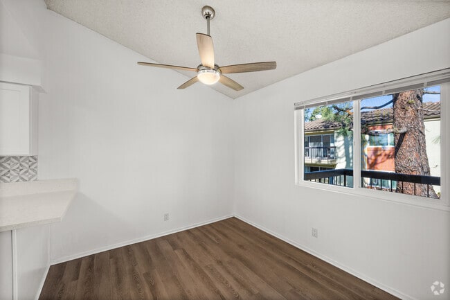 1BR, 1BA - 865SF - Dining Room - Ashwood Gardens