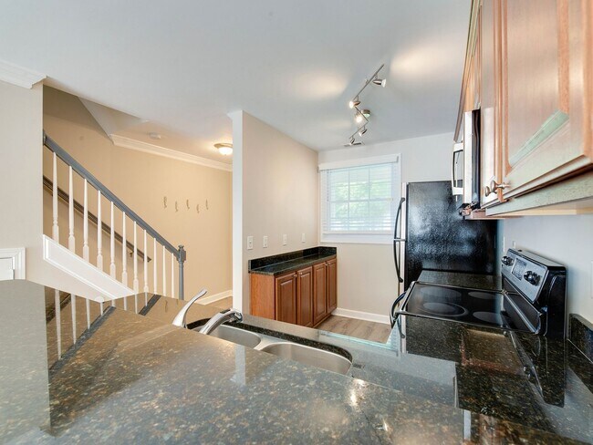 Building Photo - Stunning and completely updated townhome s...