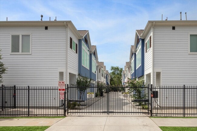 Building Photo - 9452 Kerrwood Ln