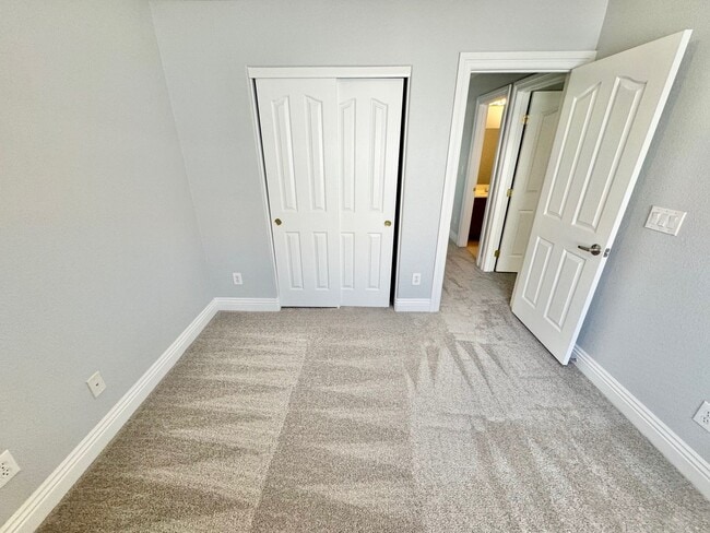 Building Photo - Stunning 4 bedroom home offering comfort and space in North Las Vegas