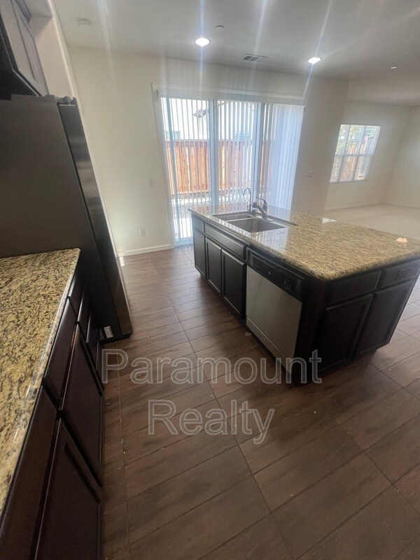 Building Photo - 2017 Tarragon Rose Ct