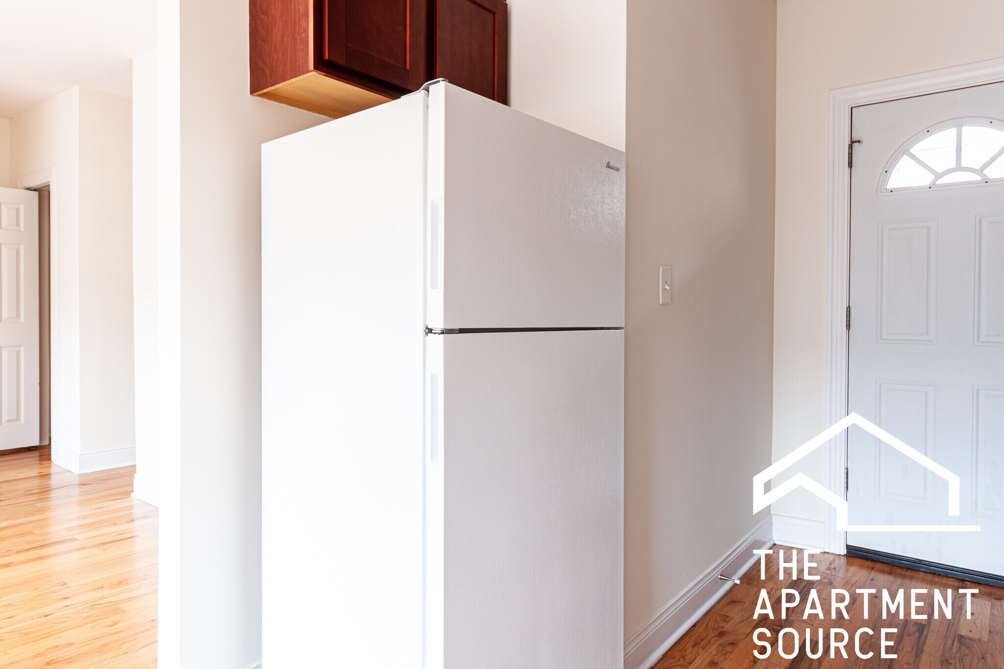 Building Photo - 628 W Cornelia Ave