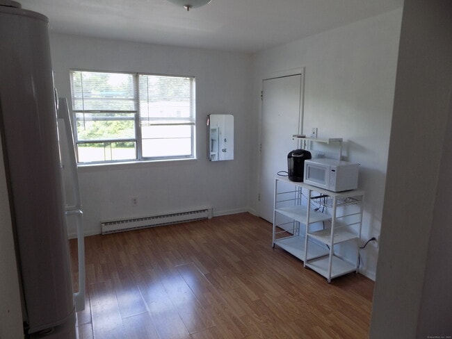 Building Photo - 71 Belair Dr