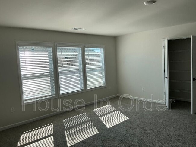 Building Photo - 41 Silverthorne Ct