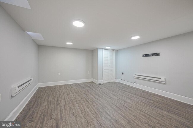 Building Photo - 1525 Tasker St