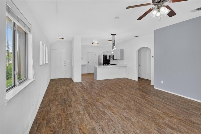 Building Photo - 15111 Parrish Ln