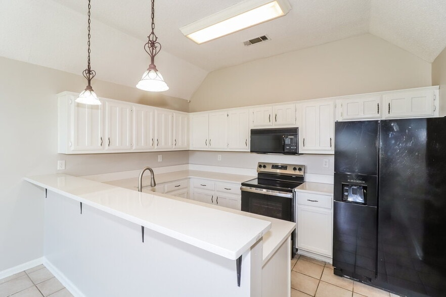 Building Photo - 9441 Club Walk Ct