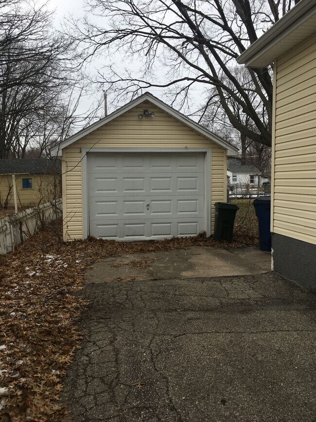 Building Photo - 511 Cutler St
