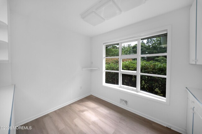 Building Photo - 170 Bingham Ave