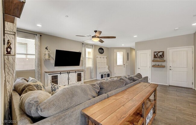 Building Photo - 676 Tremaine Ct