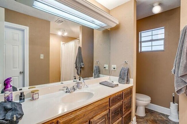 Building Photo - 3224 Cockrell Ave