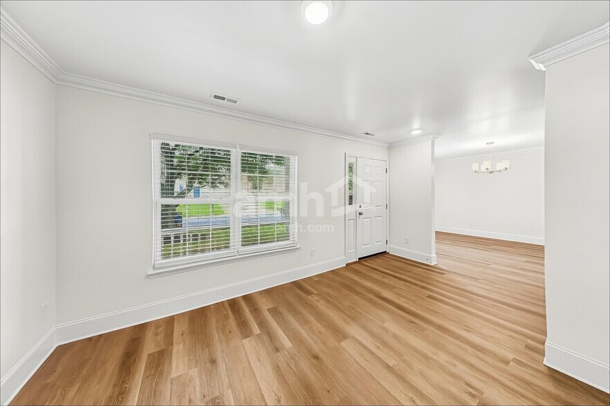 Building Photo - 3911 Laurel View Cir