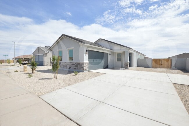 Primary Photo - 2679 E Tolosa Dr