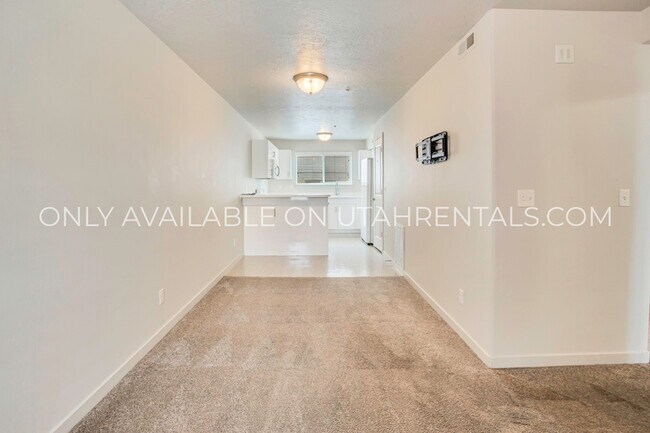 Building Photo - 1081 W 993 N