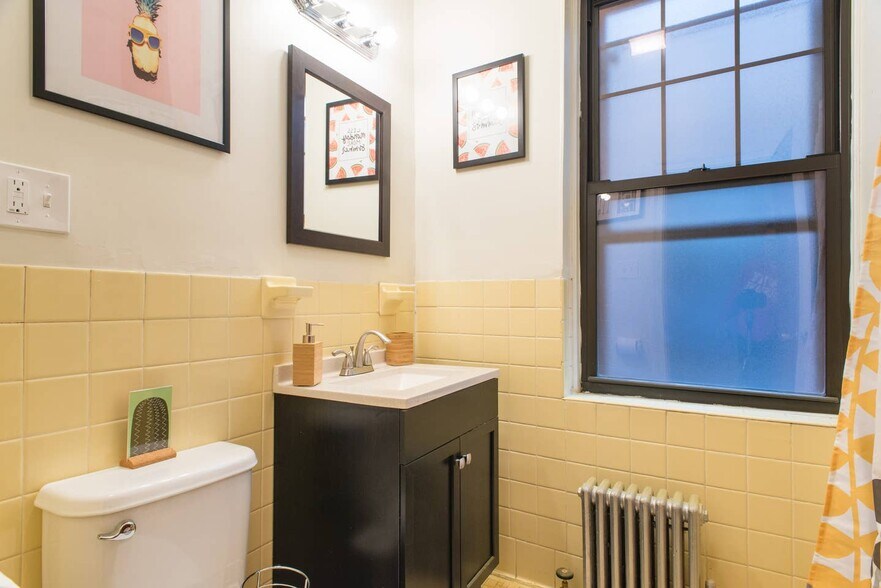 Building Photo - 1253 Beacon St