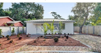 Building Photo - 1836 SW 9th Ave