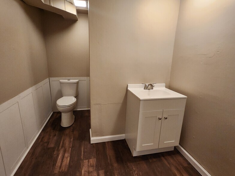 Building Photo - 2119 US-421