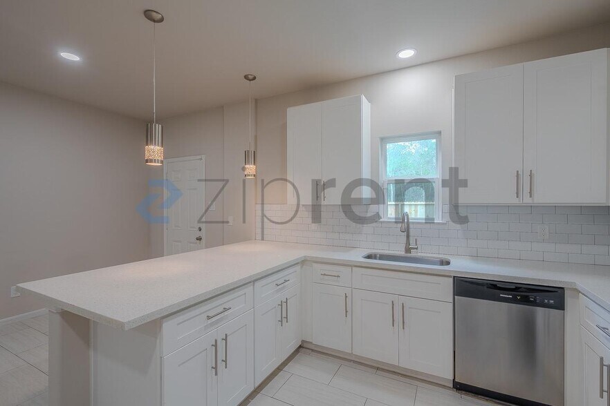 Building Photo - 110 Turner St