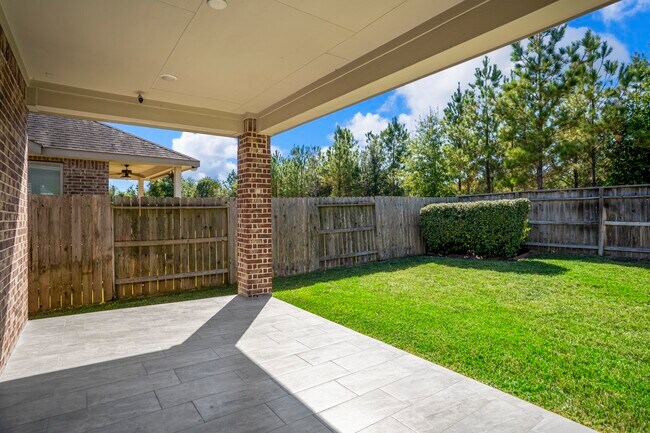 Building Photo - 16719 Highland Country Dr