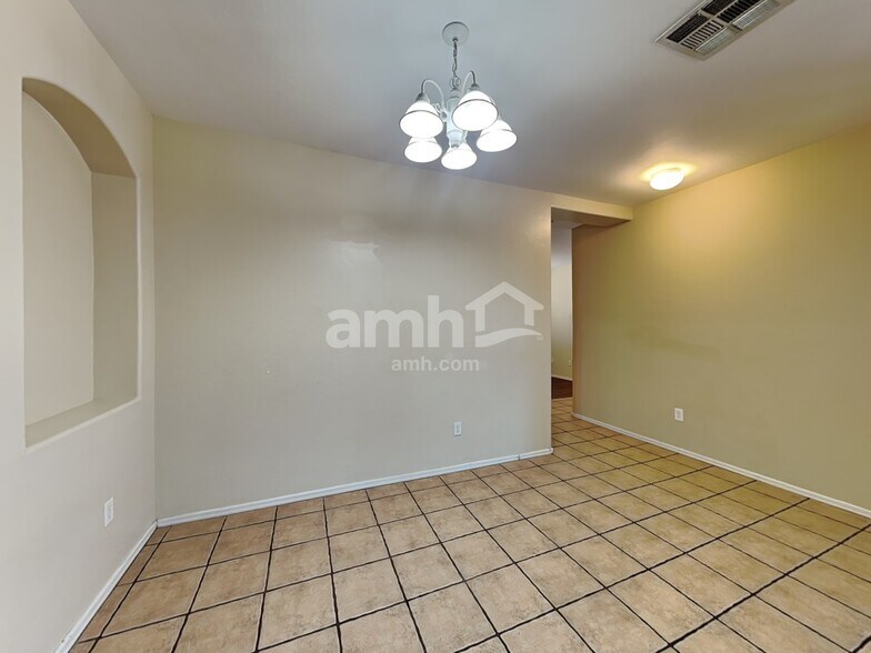 Building Photo - 1805 S 119th Dr