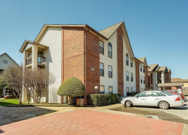 Building Photo - 218 N Texas Blvd