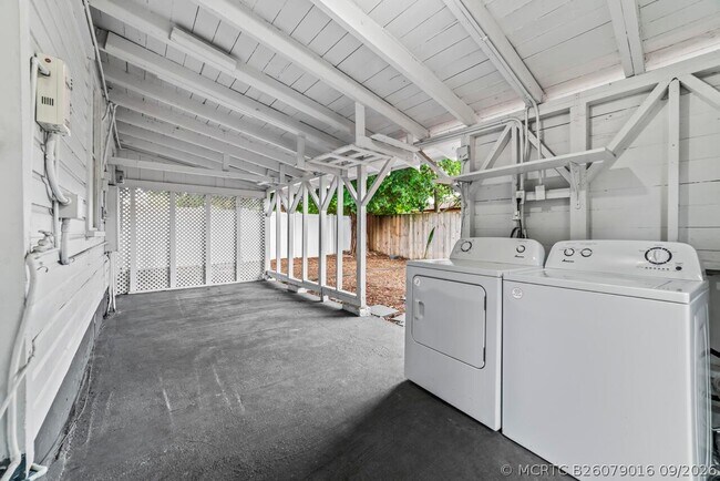 Building Photo - 645 NE 38th St