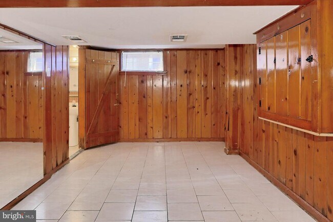 Building Photo - 5016 N Carlin Springs Rd