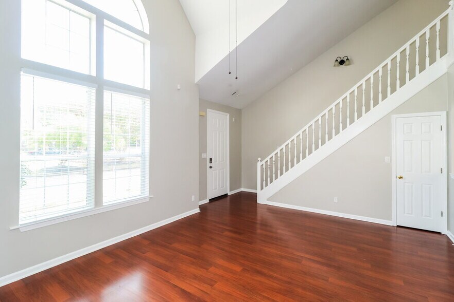 Building Photo - 10436 Sunnybrook Cir
