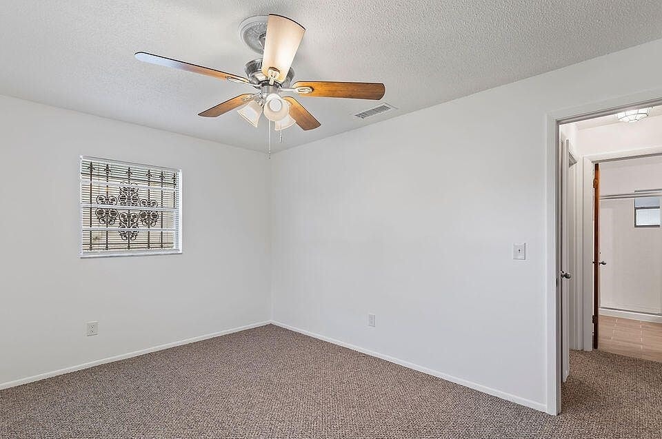 Building Photo - 405 Adele St