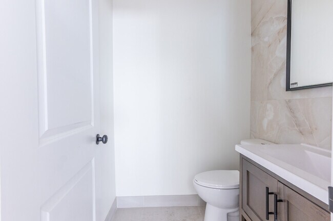 Building Photo - 130 S Harper Ave