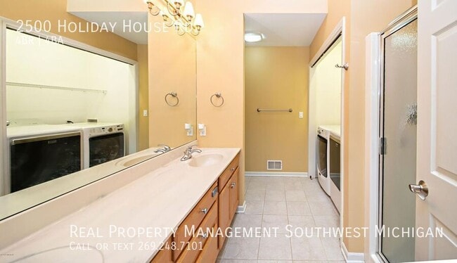 Building Photo - 2500 Holiday House Rd