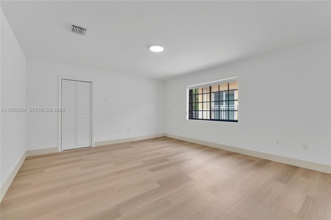 Building Photo - 456 SW 20th Rd