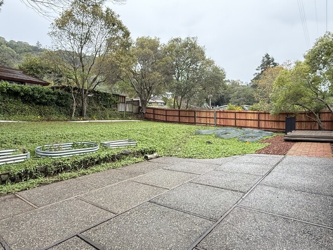 Building Photo - Lovely Single-Story Home in Corte Madera!