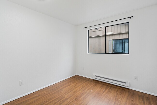 Building Photo - 503 Houser Way S