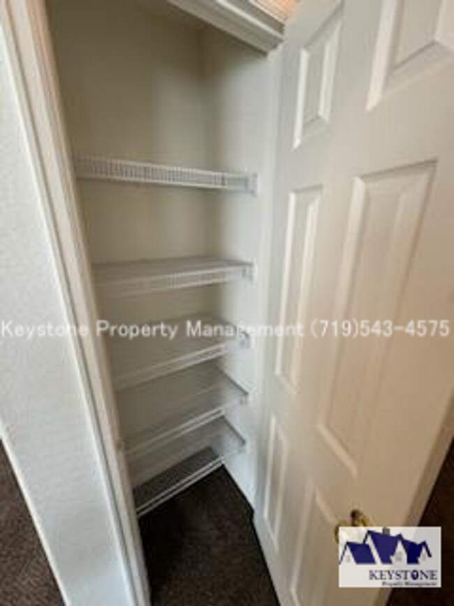 Building Photo - South side Domega Home 3 Bedroom/2 Bath/2 Car Garage $1850/$1850