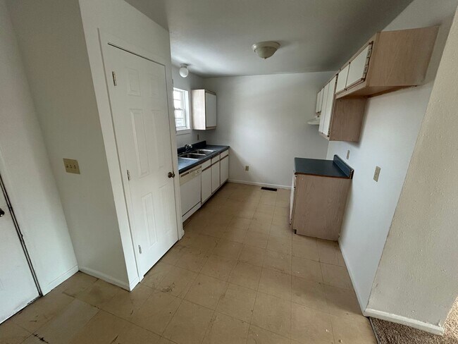 Building Photo - 631 Hope St