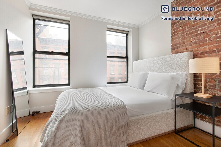 Building Photo - 515 W 47th St