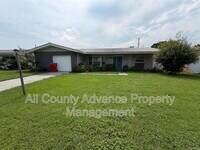 Building Photo - 2320 Surrey Ln