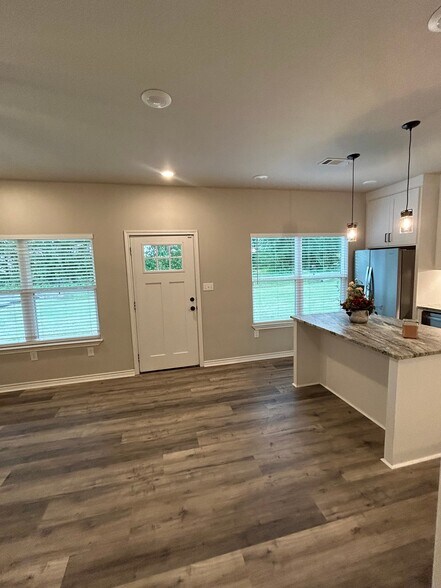 Building Photo - 804 Co Rd 1058