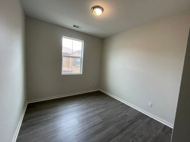 Building Photo - 35795 Landon Ln