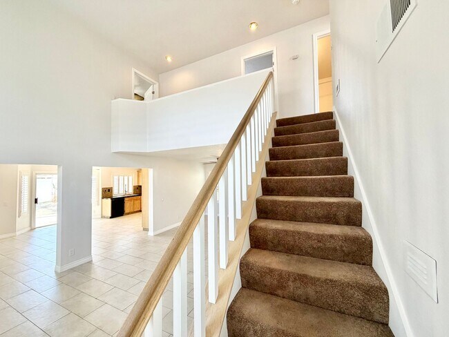 Building Photo - Open-Concept 3 Bedroom 2.5 Bathroom Home with Soaring Ceilings & Spacious Backyard