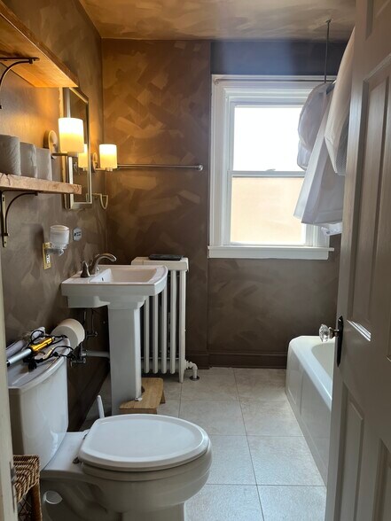Bath - 4937 W Schubert Ave