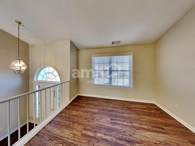 Building Photo - 421 Darter Dr NW